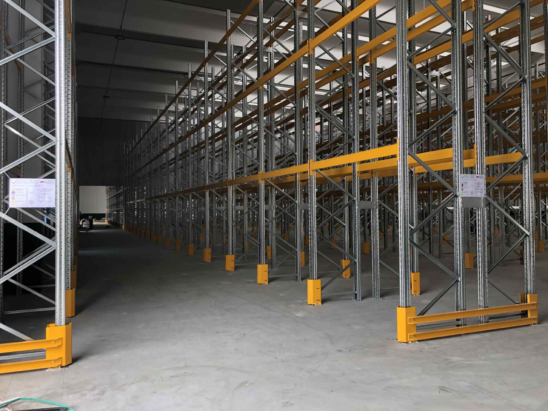 M10 — Scaffalatura Pesante 5