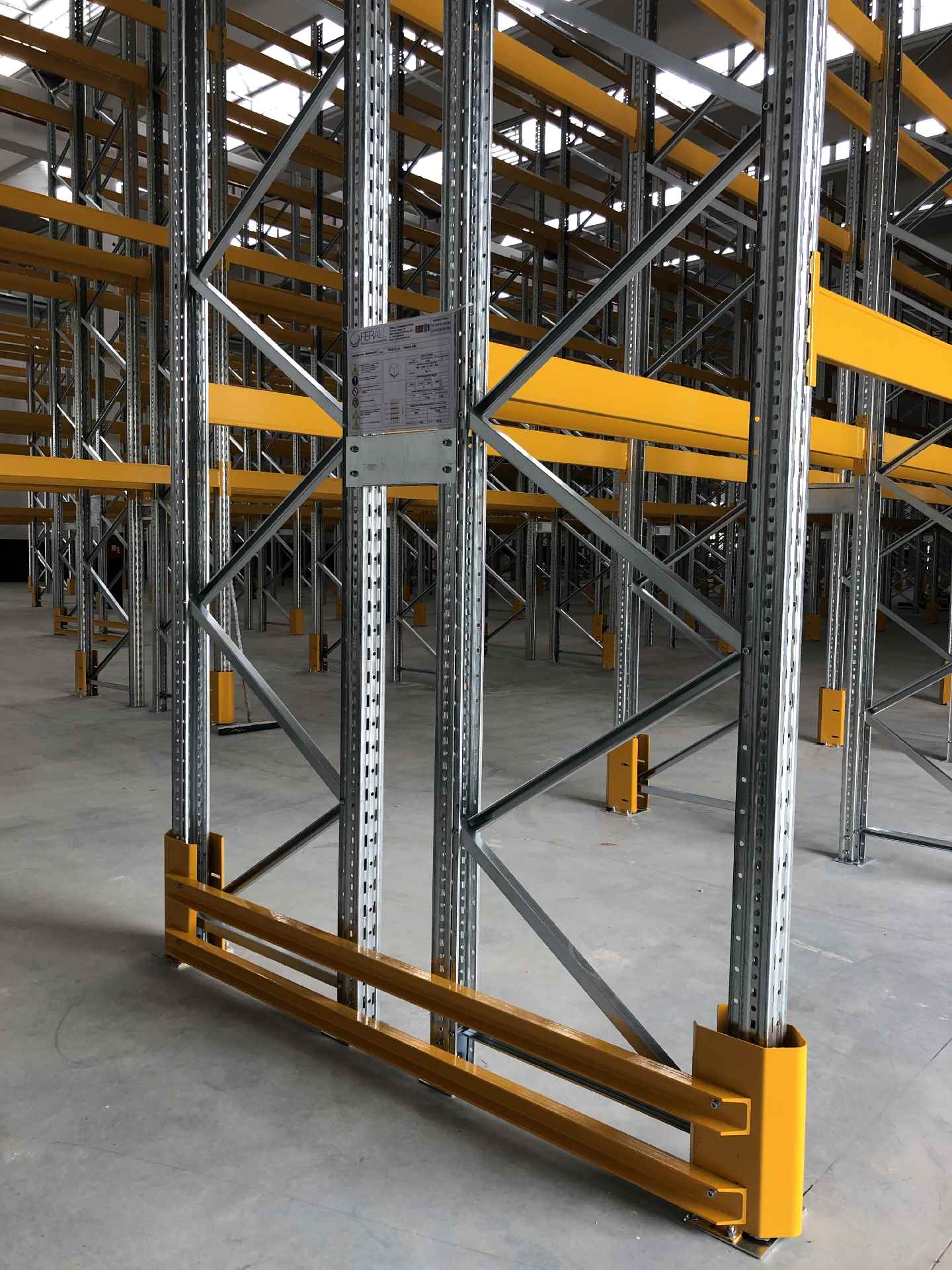 M10 — Scaffalatura Pesante 9